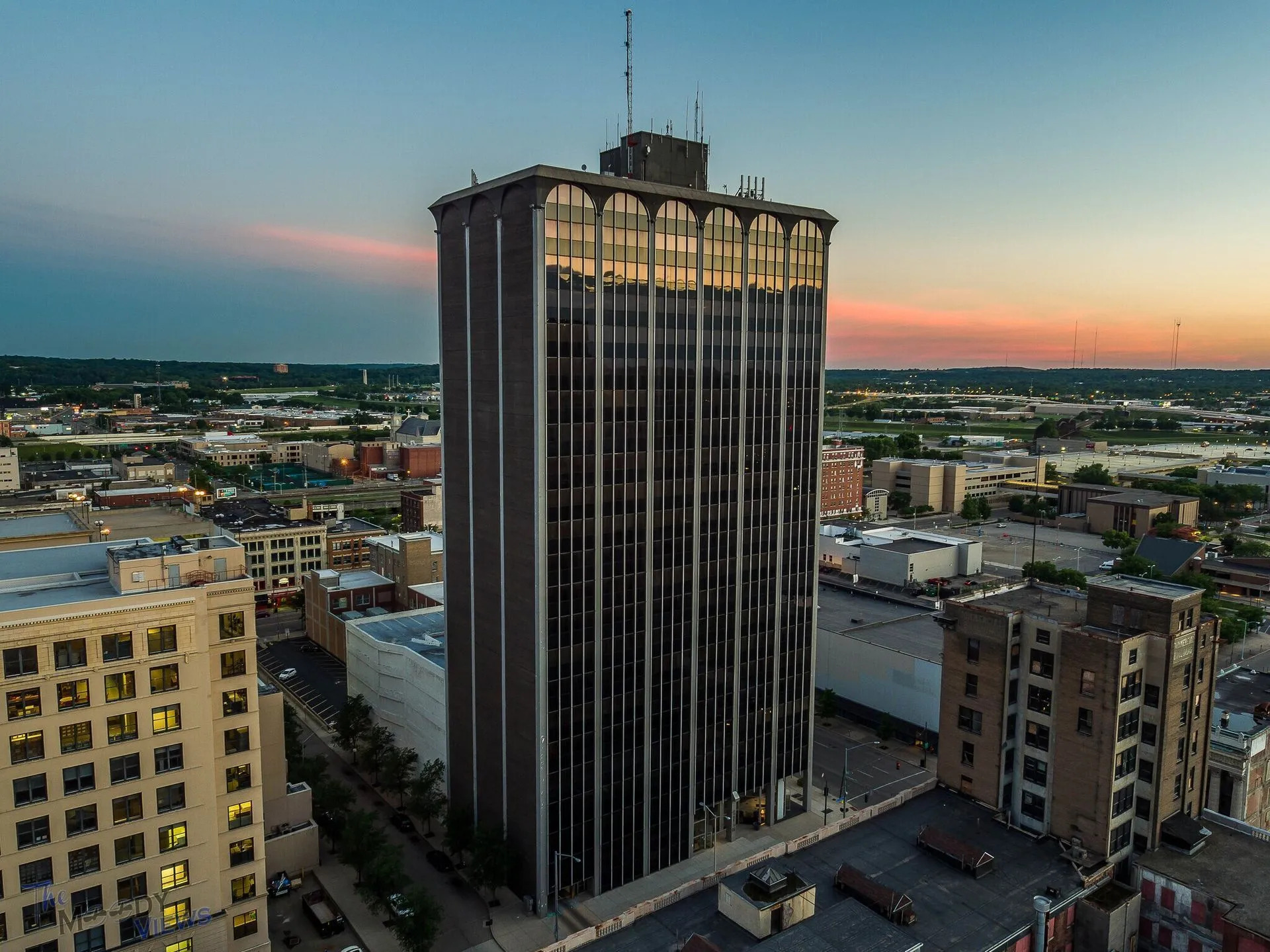Grant-Deneau Tower, Dayton OH — 4,000 m² VIG curtain wall retrofit, Energy Star certified